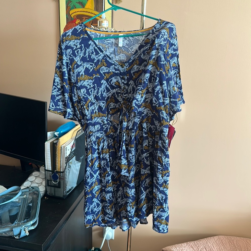 Flowy Romper w Cutout Detail